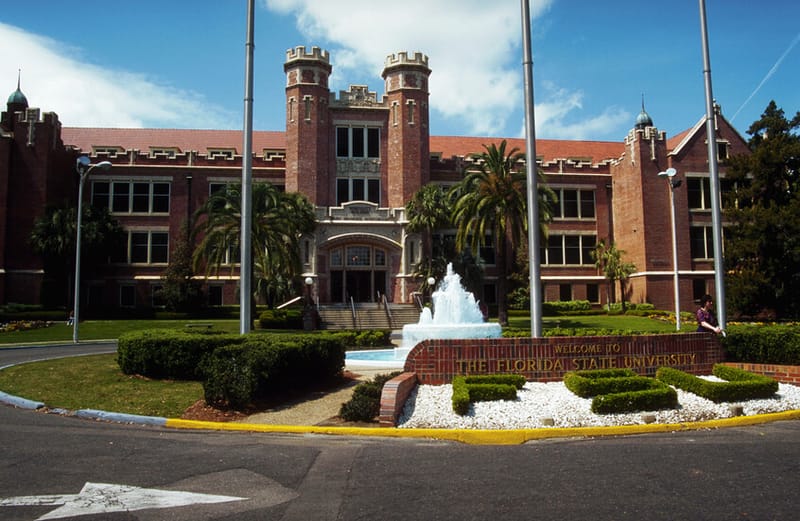 جامعات فلوريدا تمنح الشرطة صلاحيات إنفاذ قوانين الهجرة