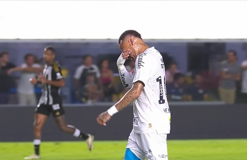 صدمة جديدة لنيمار.. سانتوس البرازيلي يكشف طبيعة إصابة نجم "السامبا"