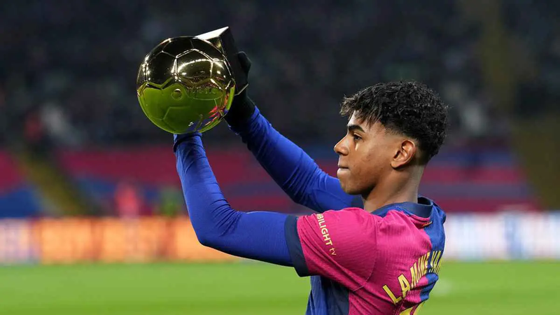 مفاجأة مدوية.. لامين يامال يضع يدا على الكرة الذهبية