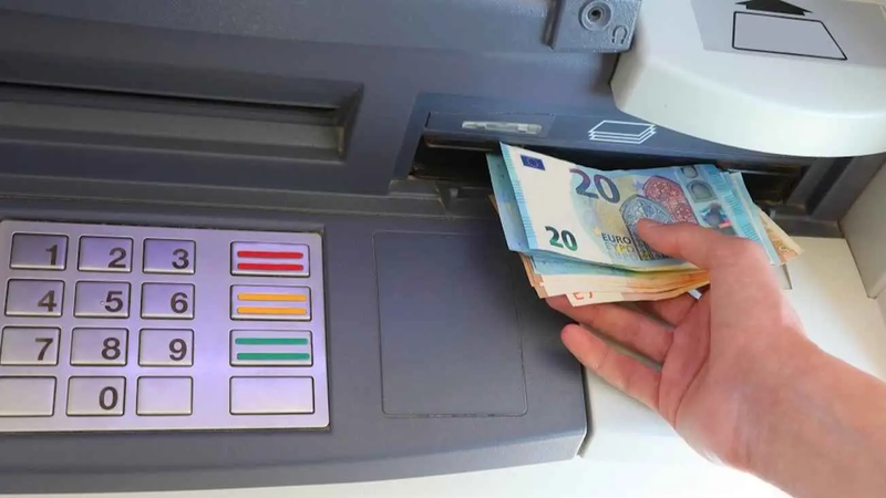 "الحيلة المفضوحة".. إسبانية تقع في الفخ وتخسر معاش العجز