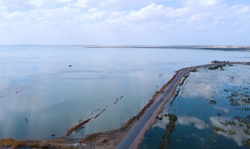 إنجاز التصاميم النهائية لتحويل بحر النجف الى منتجع سياحي