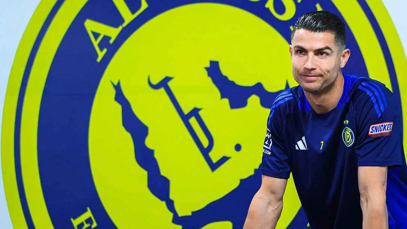 هل يغادر كريستيانو رونالدو النصر بعد الخروج من النخبة؟