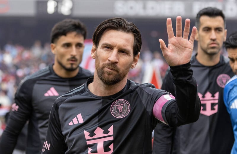 ميسي يعاني مع إنتر ميامي ويدخل في مشادة عنيفة مع حكم المباراة