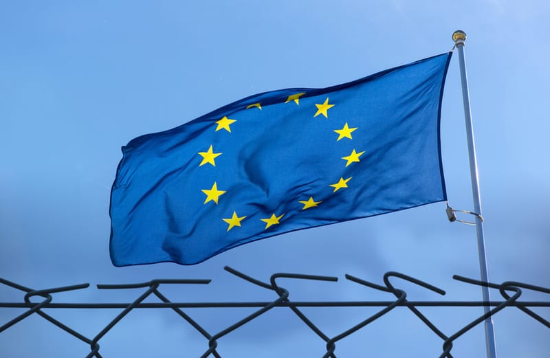 الاتحاد الأوروبي يوافق على رفع كل العقوبات المفروضة على سوريا