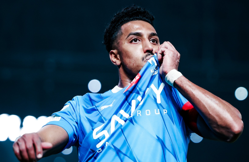 "شكرا لأصحاب القصص".. تعليق سالم الدوسري بعد تجديد عقده مع الهلال