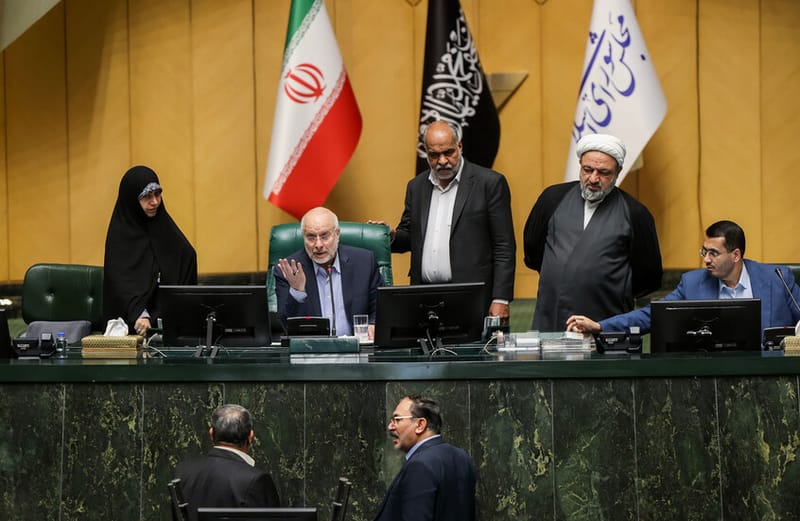 الشورى الإيراني يصادق على المعاهدة الاستراتيجية بين إيران وروسيا