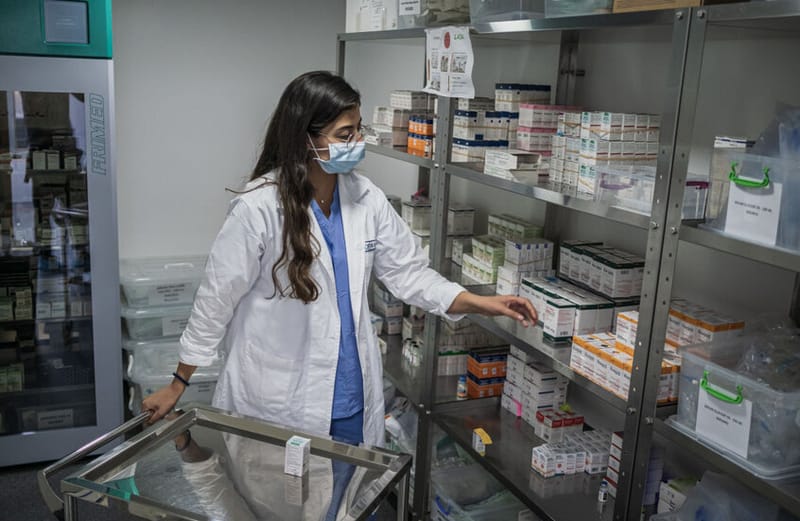 فضيحة أدوية تهز لبنان.. توقيف شقيق نائب نشط في شبكة تهريب