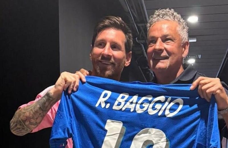 لقاء الأساطير.. ميسي يتلقى هدية مميزة من باجيو