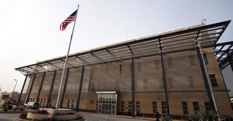 واشنطن تخلي موظفين إضافيين من سفارتها في بغداد