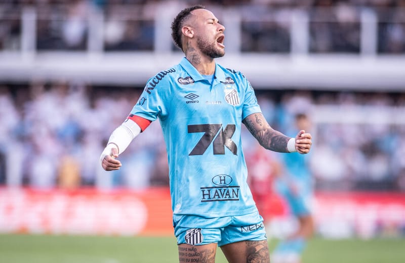 "قطعة تراثية".. كرة نيمار ترسل سارقها إلى السجن 17 عاما!