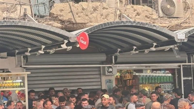 حل مشكلة رواتب الحشد يفتح أزمة جديدة.. مئات الالاف يتزاحمون على منافذ صرف محدودة