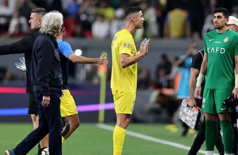 أول رد فعل من رونالدو بعد تعيين جيسوس مدربا للنصر