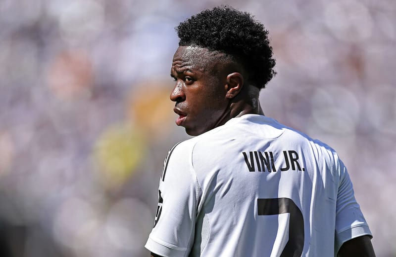 بيريز يرفض "ابتزاز" فينيسيوس.. وريال مدريد يوقف مفاوضات تجديد عقده