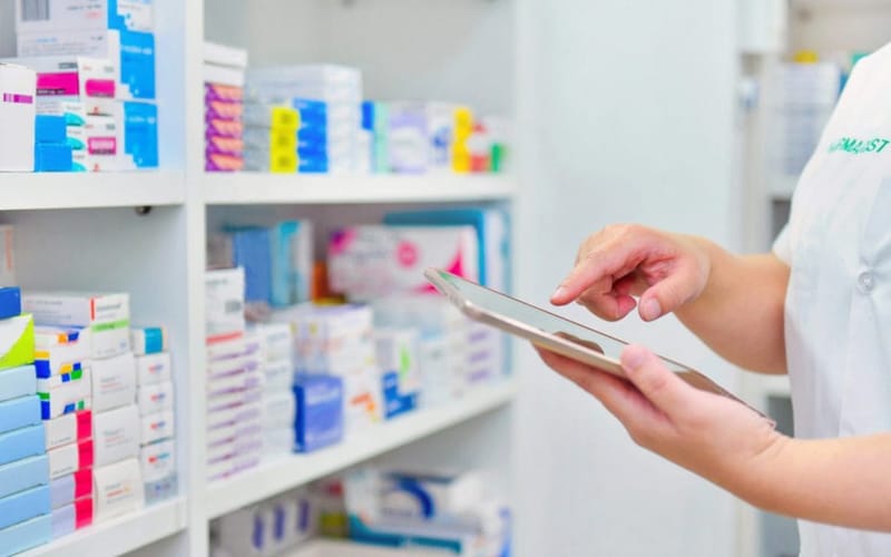 نقابة الصيادلة تسعى لحل أزمة الصيدليات الخافرة: حماية أمنية وتوزيع على 24 ساعة