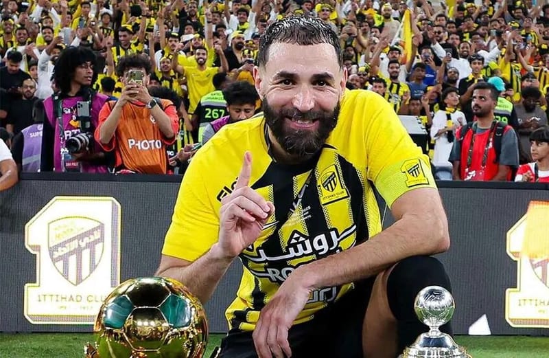 بنزيما مستمر مع "النمور" وعقد جديد في الطريق