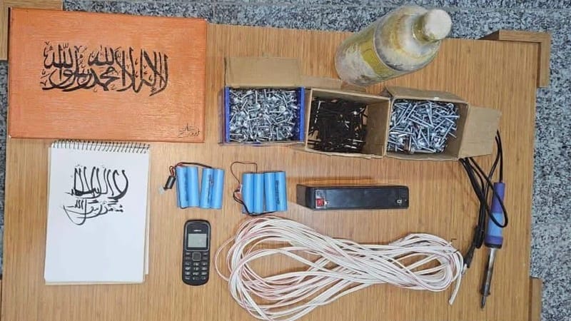 صور تكشف عن مضبوطات خطيرة لدى خلية إرهابية خططت لعمليات ضد زوار الأربعينية