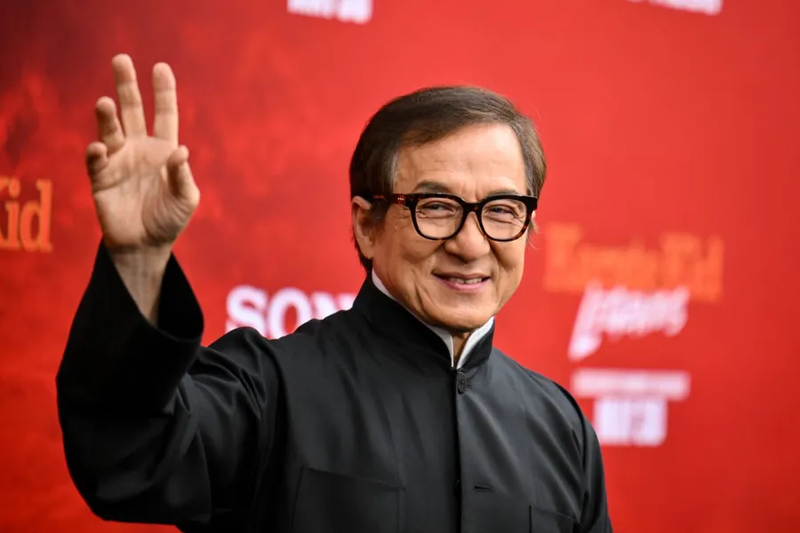 جاكي شان يهاجم هوليوود: الأفلام القديمة أفضل من الحديثة وهكذا تذكّر روبرت دي نيرو