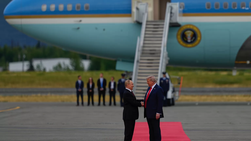 ترامب يستقبل بوتين في قاعدة أنكوريج في ألاسكا