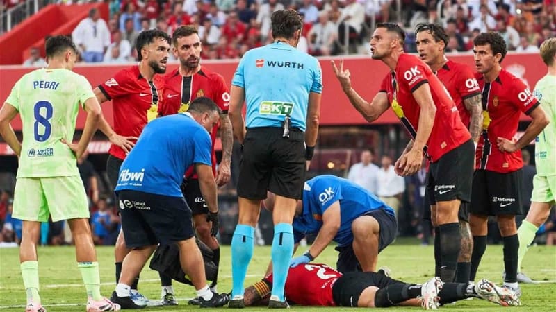 الجدل يبدأ من أول جولة.. نشر حوار غرفة "الفار" بشأن أحداث مباراة برشلونة ومايوركا