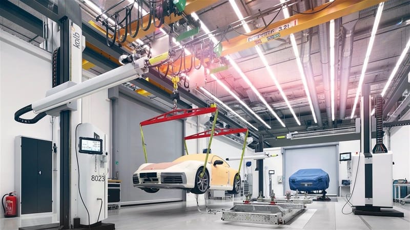 كم تكلّف دقيقة من صناعة سيارة المستقبل؟ أرقام مذهلة لن تتخيلها!