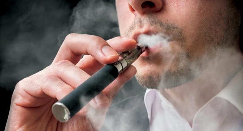 دراسة تظهر مخاطر السجائر الإلكترونية على القلب وضغط الدم