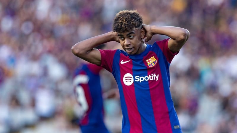 لامين جمال غاضب بشأن انتقادات حفل ميلاده الأخير