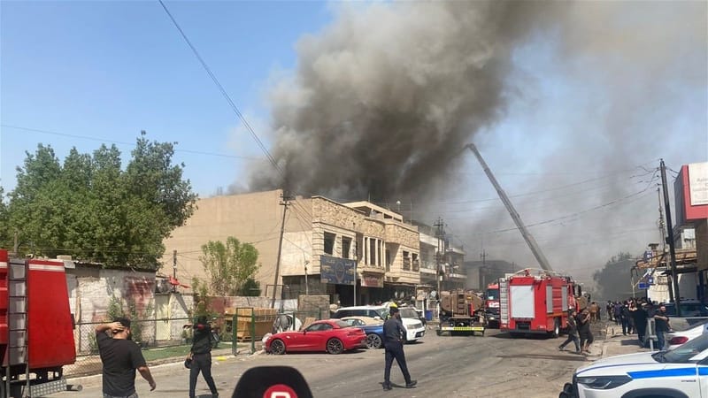 حصيلة حريق كراج صيانة السيارات في الكرادة.. 6 إصابات بينهم عناصر إطفاء