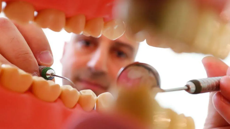 دراسة جديدة تكشف دور البكتيريا الفموية في النوبات القلبية