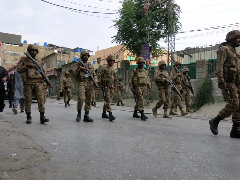 الجيش الباكستاني يقتل 35 مسلحاً في اشتباكات دموية على الحدود مع أفغانستان