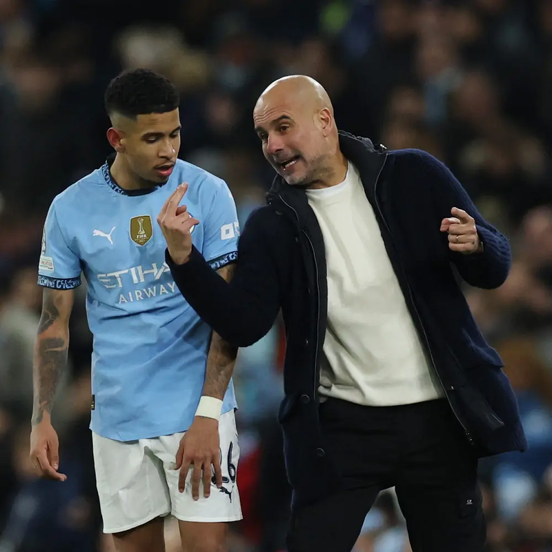 غوارديولا يكشف تفاصيل بقاء سافينيو في مانشستر سيتي