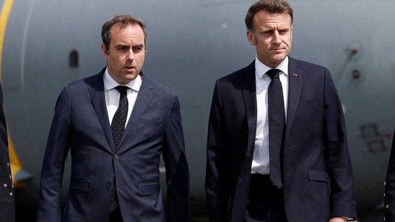 ماكرون يمنح ليكورنو مهلة أخيرة لتشكيل الحكومة الفرنسية