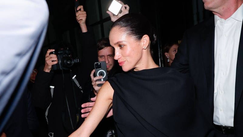 ميغان ماركل بحركة غير لائقة أمام موقع وفاة الأميرة ديانا