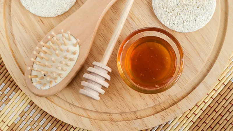 4 أقنعة طبيعية بالعسل تُنقذ الشعر من الجفاف والتلف