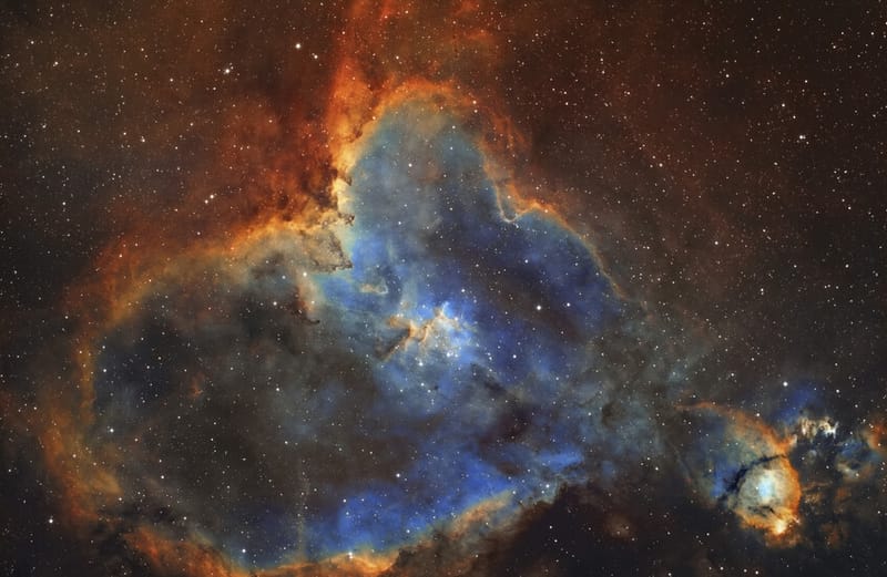 ضوء يحول "قلب الكون النابض" إلى تحفة فنية في مشهد خلاب!