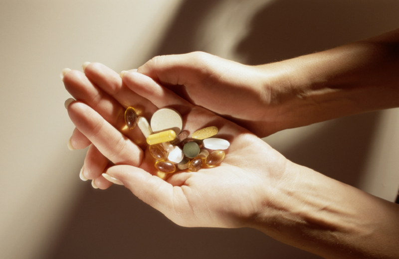 تحقيق بريطاني: مكملات غذائية شهيرة تحتوي على جرعات خطيرة من الفيتامينات