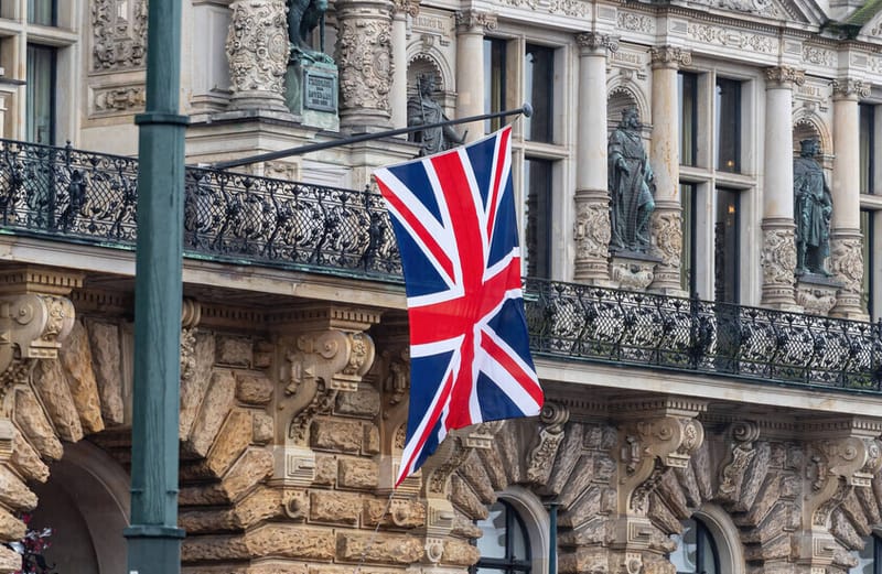 بريطانيا تعتزم إيواء المهاجرين غير الشرعيين في ثكنات عسكرية