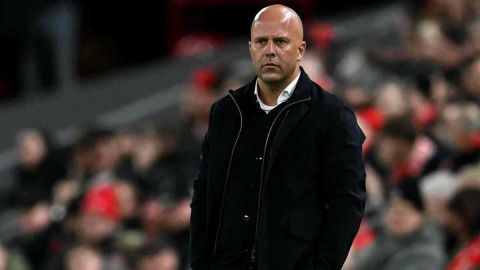 سلوت يرد على خبر إقالته من تدريب ليفربول