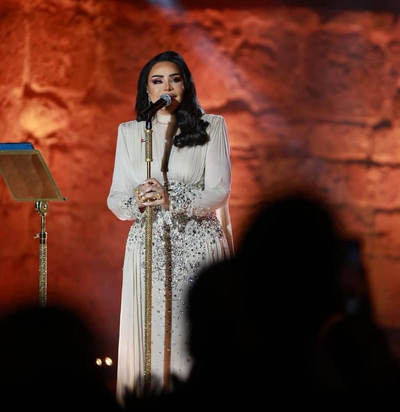 أحلام تردّ بشكل حازم على منتقدي تغريدتها عن الزواج