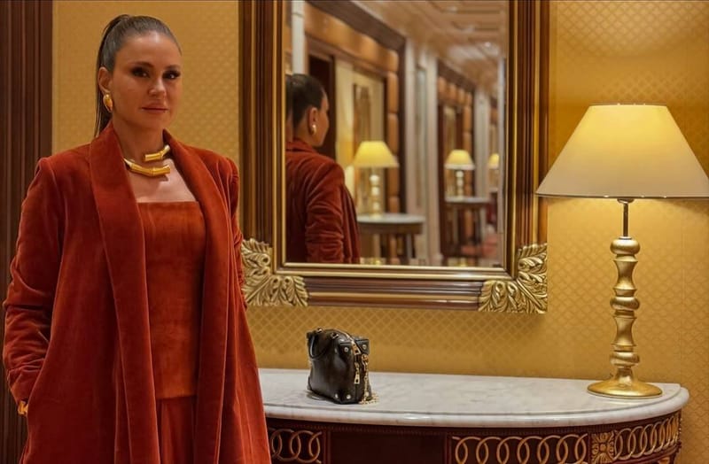 ديمة قندلفت تتألق بإطلالة مستوحاة من العباءة الشرقية مع مجوهرات فخمة