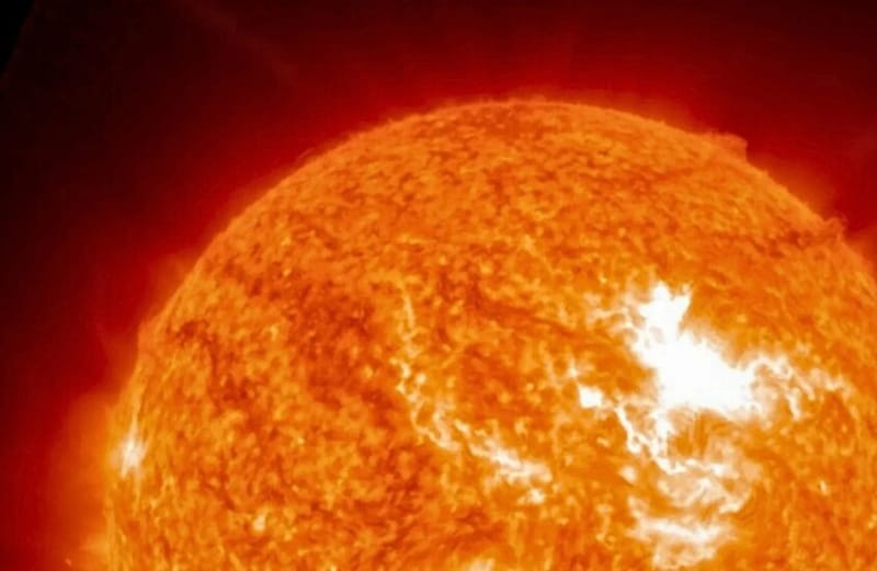 توهج شمسي يثير أقوى شفق قطبي منذ عشر سنوات