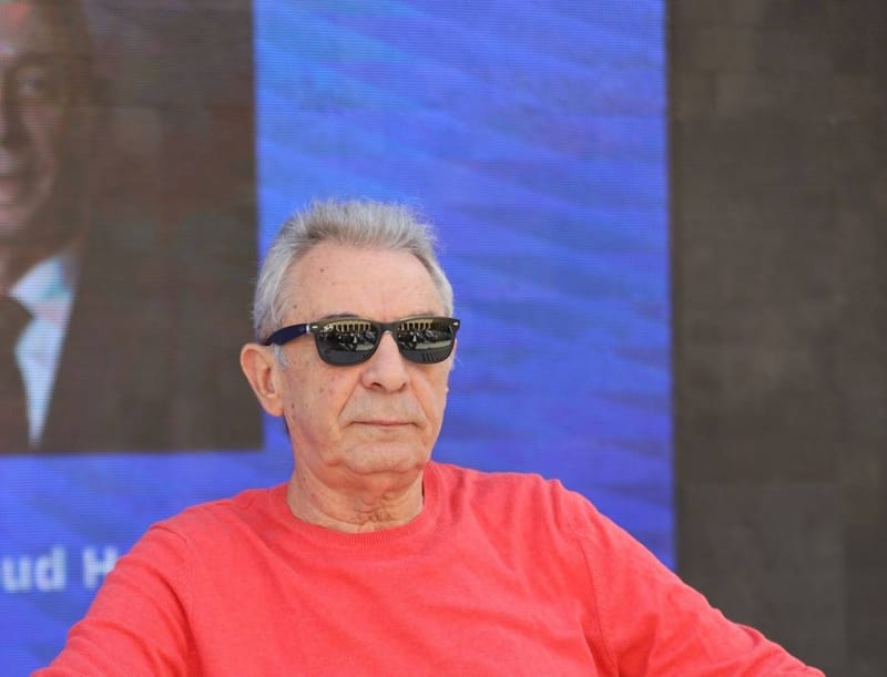 فتاة تفاجئ محمود حميدة بسؤال محرج وهو يردّ