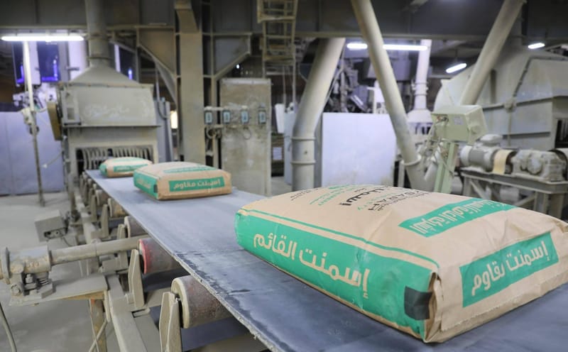 الصناعة: استقرار العملية الإنتاجية للأسمنت والإيفاء بالالتزامات التشغيلية