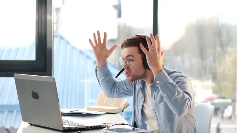 AI يتنمر على مهندس.. حادثة فجرت غضباً وخطر يهدد وادي السيليكون