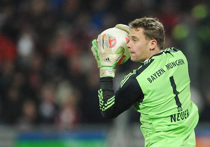 مدير بايرن الرياضي: نوير "مسؤول" عن حسم مستقبله