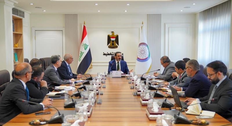 وزير الصناعة يترأس اجتماعاً حكومياً لمناقشة تعظيم الإيرادات