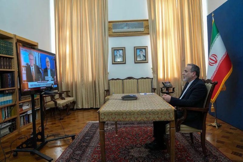 عراقجي يحذّر من الحرب... ويعد بمسودة اتفاق خلال 3 أيام