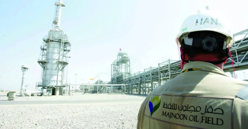 البصرة.. عمال صينيون يحتجون على تأخر رواتبهم في حقل مجنون