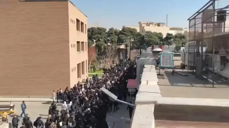 لليوم الثالث.. احتجاجات طلابية في جامعات طهران