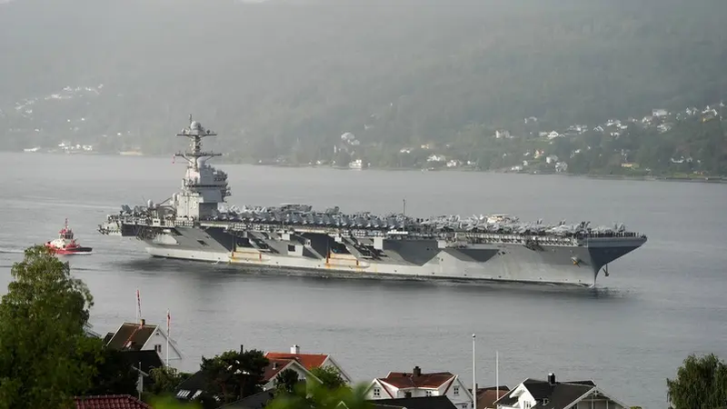 وصول أكبر حاملة طائرات في العالم للقاعدة الأميركية في كريت باليونان