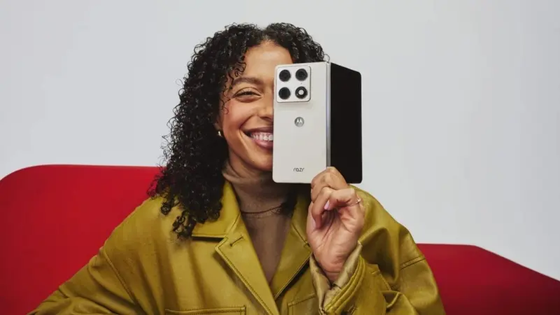 "موتورولا" تكشف سعر Razr Fold رسميًا